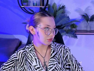 livesex.fan NattyHurt livesex profile in blond-hair cams