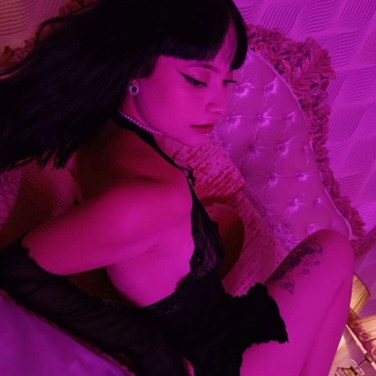 Emily_glow profile