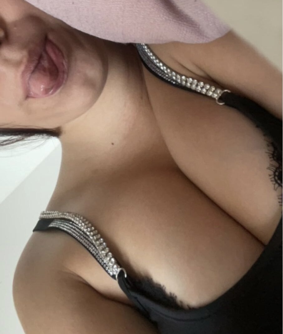 watchgirlcam.com rinalanight livesex profile in in-ur-walls cams