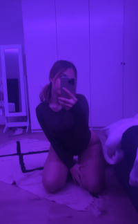 Emiliakim69's Live Sex Cam Show