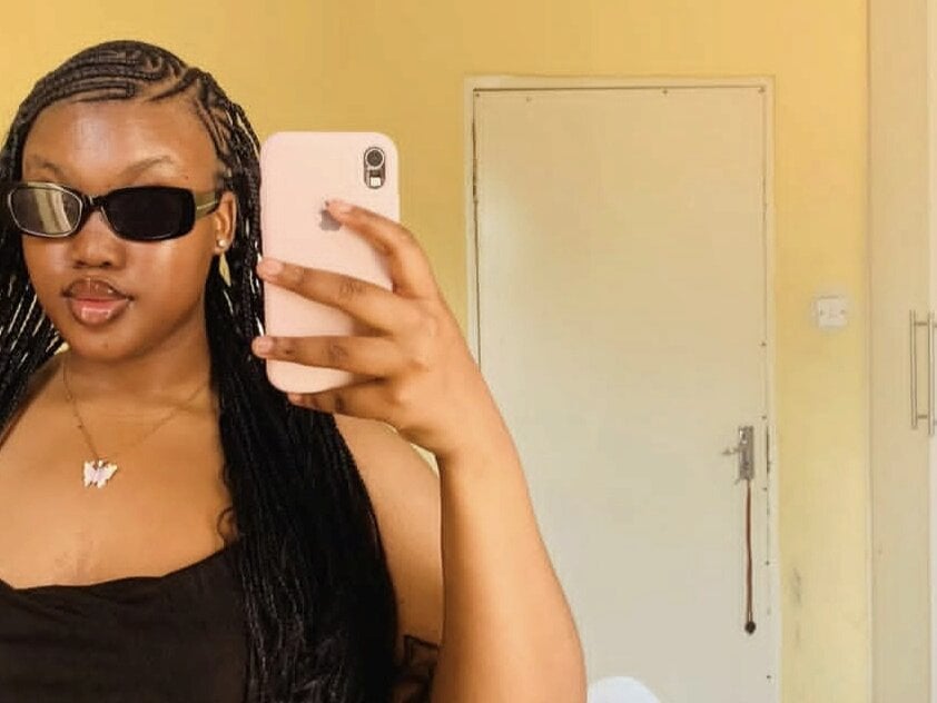 iluvcams.com angie_bootie livesex profile in somewhere-where-a-lot-of-love cams