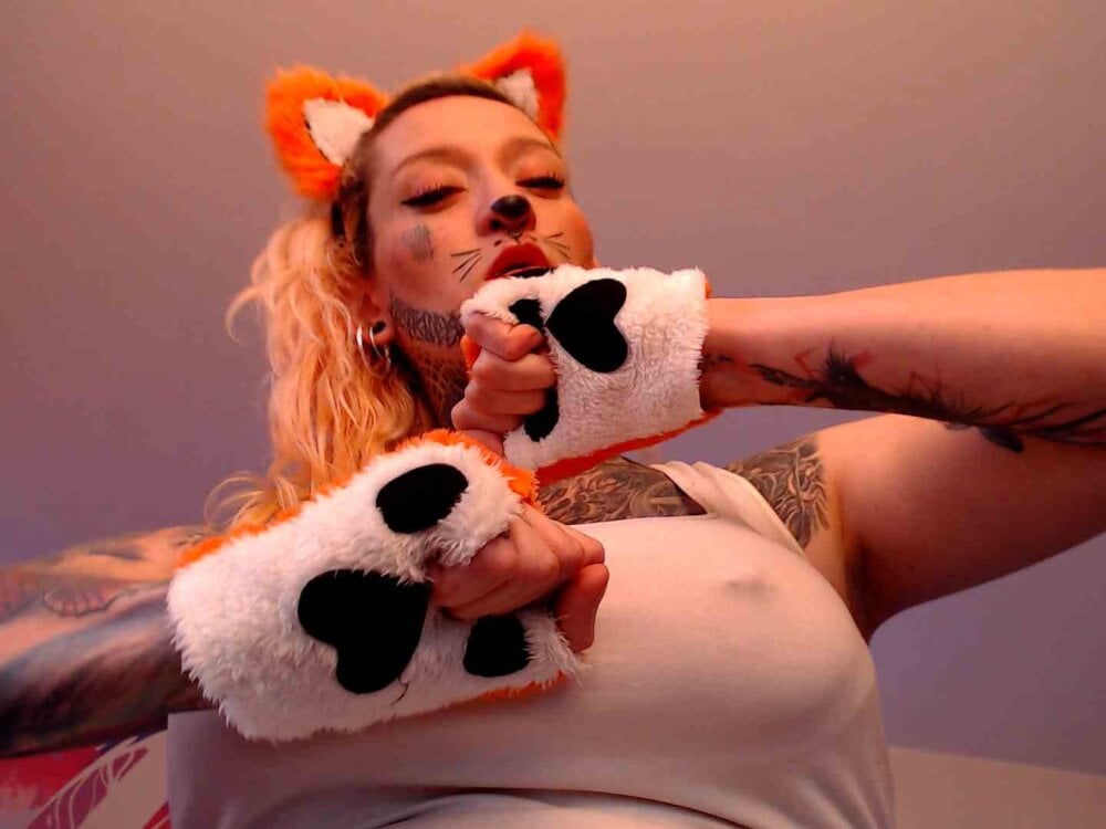 Live sex webcam photo for SLOPPYTITSS #290000426