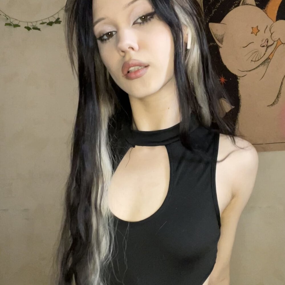 queen_meow live cam model at StripChat