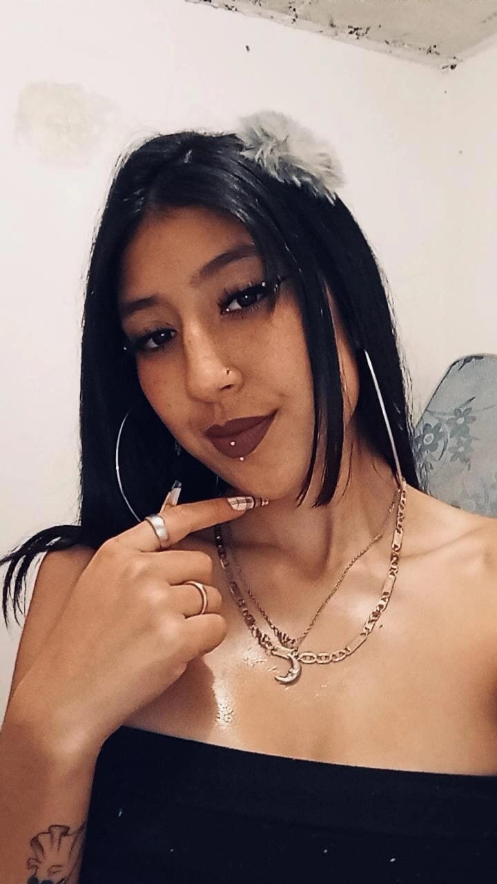 Ari_Lynn_b