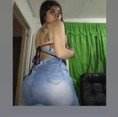 Mia_casttelanos
