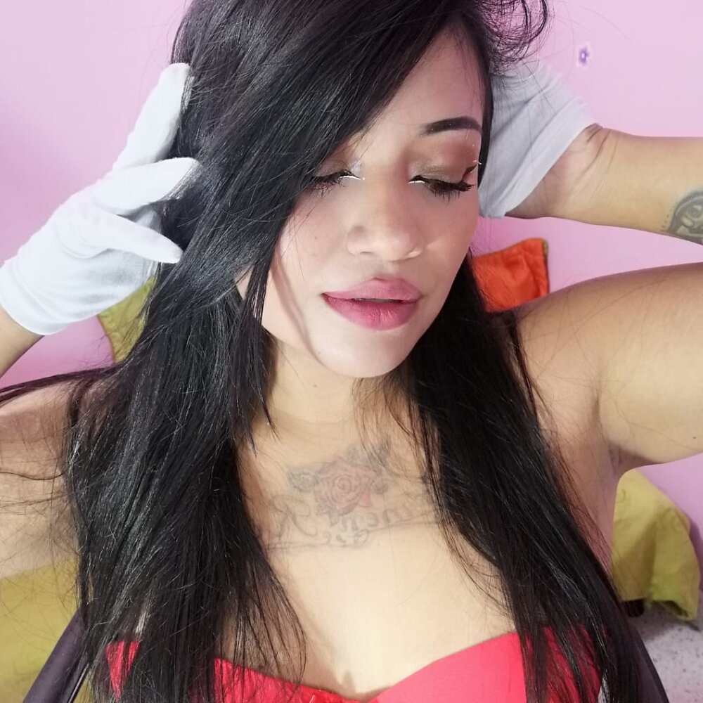 Live sex webcam photo for Katypark14 #284642785