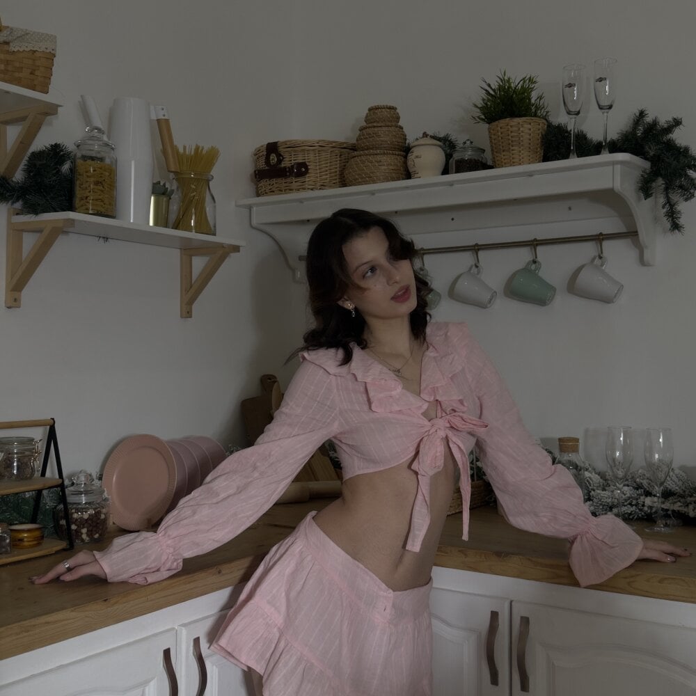 LouiseChavez Adlı Modelin Çevrimdışı XXX Sohbeti