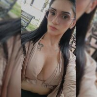 mikaela_kiss' Offline XXX Chat