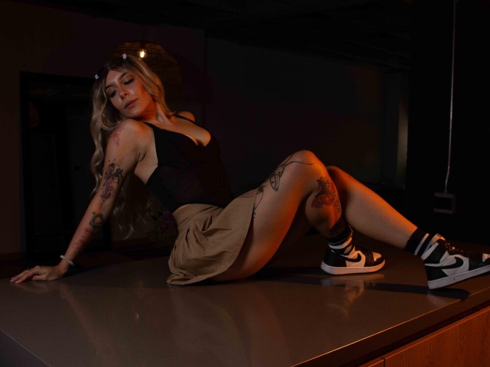 alesziarose's Offline Chat Room