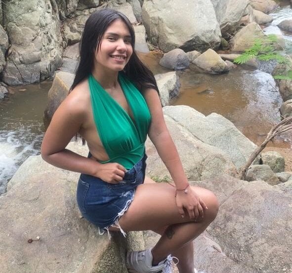 sexcityguide.com goddess_mia2 livesex profile in trimmed cams