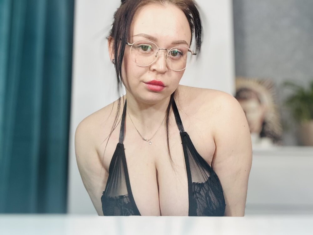 ariels_big_cherries from stripchat