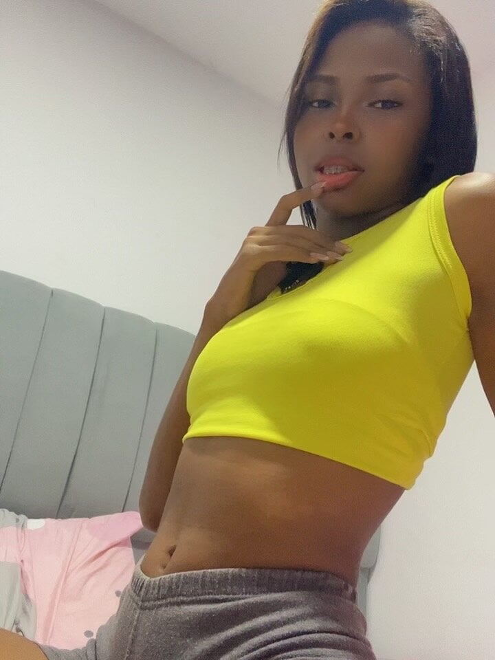 stripchat perla_sofia_xxx webcam profile pic via coupleslivesex.com