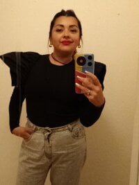 cele9060's webcam live show