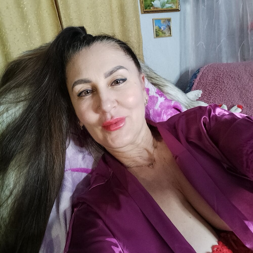 Live sex webcam photo for lindaledi2 #289989601