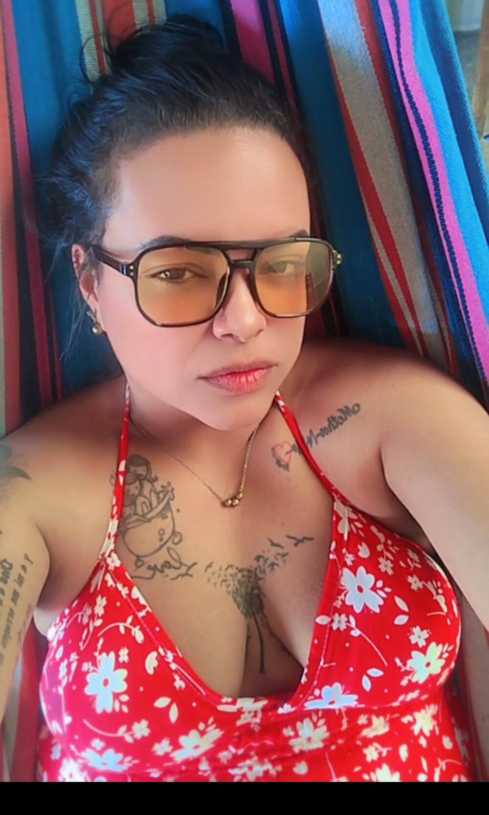 nicolle_latinwoman profile