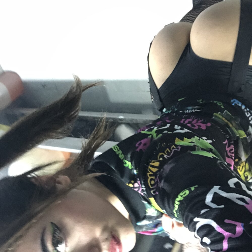 Live sex webcam photo for Lunita99 #290112429