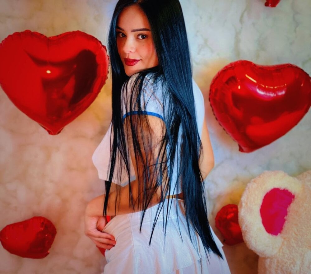 bestlivesexchat.com lucy_brunno livesex profile in in-the-palace cams