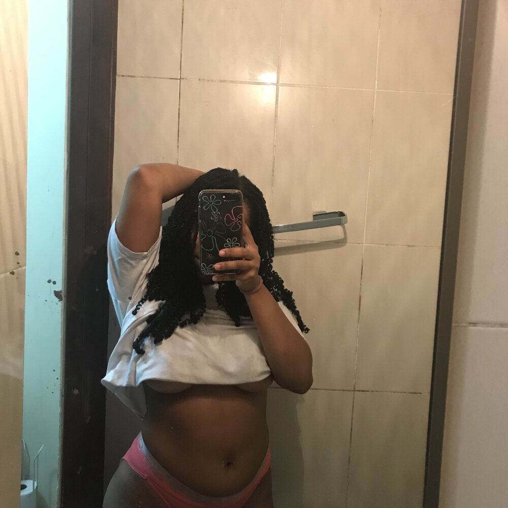 Live sex webcam photo for twin200115 #290840696