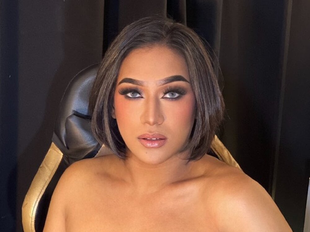Queen_madizonGray's Offline Chat Room