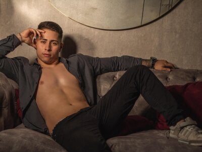 Luccamorelli - Stripchat Cam2cam Dildo Doggystyle Boy 