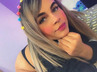 Isabellasc__ - colorful young