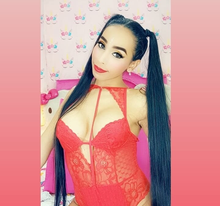 Divaxhermosa live cam model at StripChat