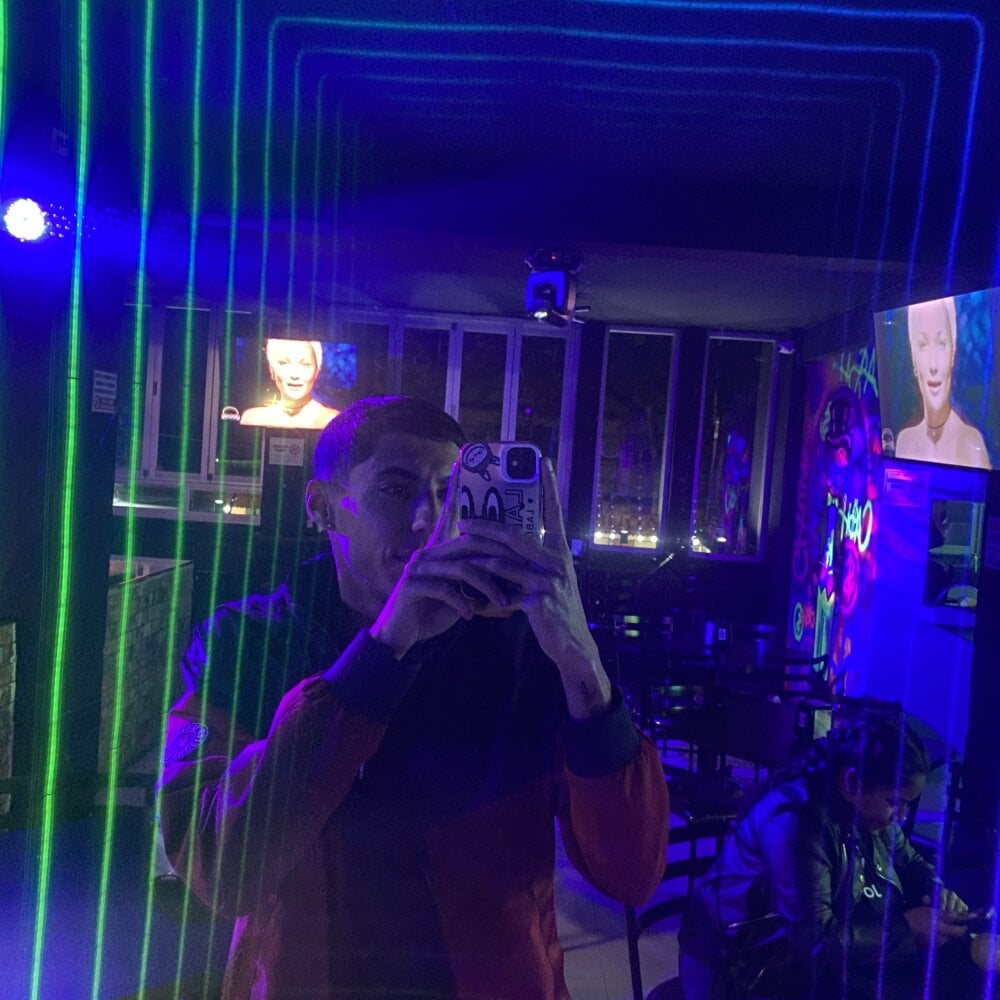 anonimm18's Offline XXX Chat