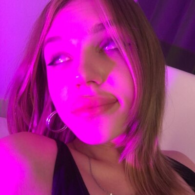 ChloeMoreitz 🥫 nude cam