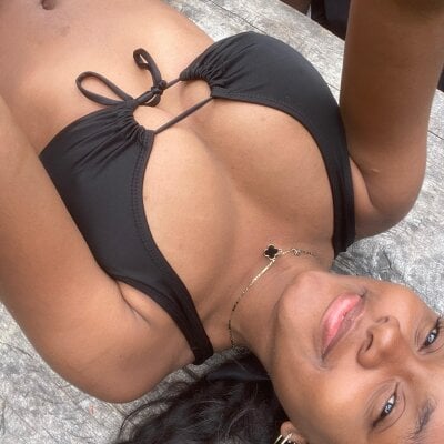 SashaMonroe_01