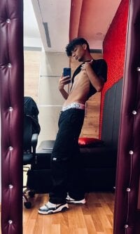tyler_wolf1_'s webcam live show