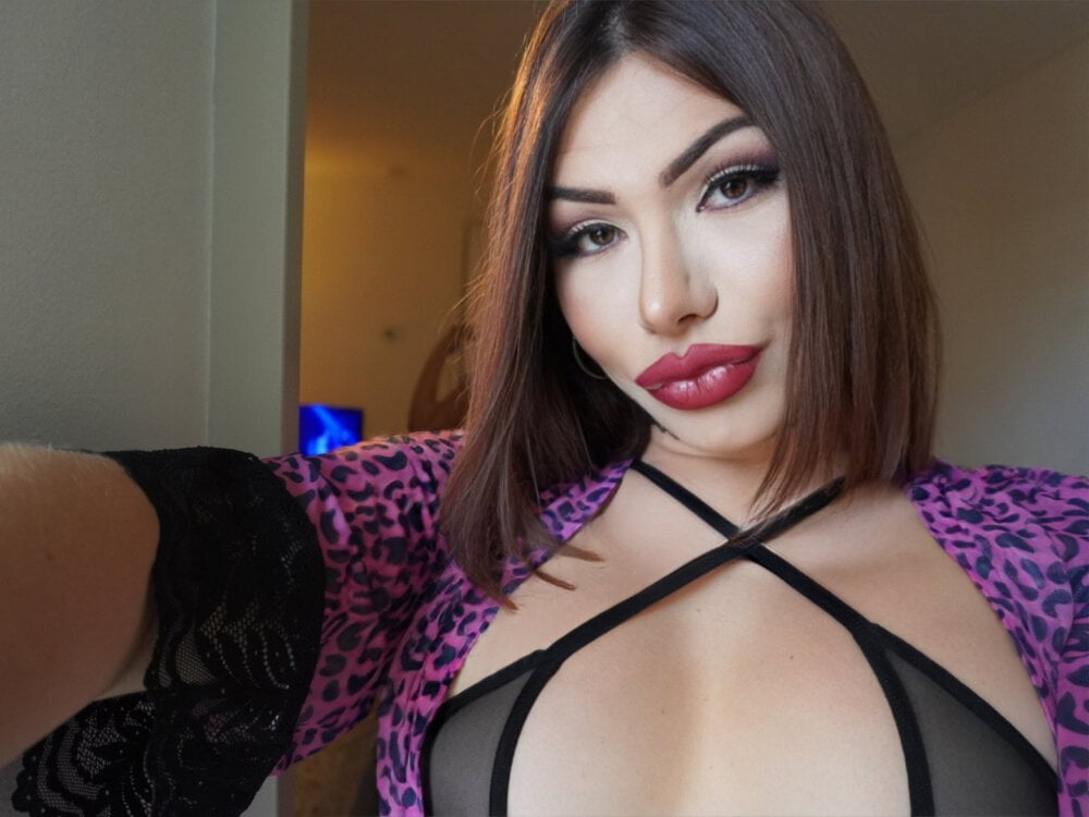 Live sex webcam photo for Tatty18 #289852498