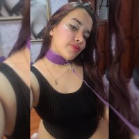 Tifany_RexSq's Offline Chat Room