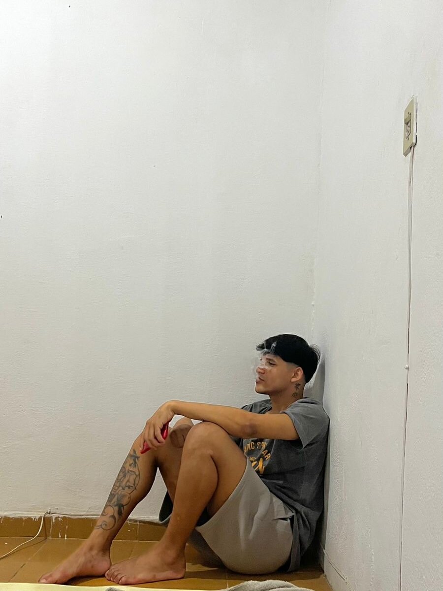 atilasz_and's Offline XXX Chat