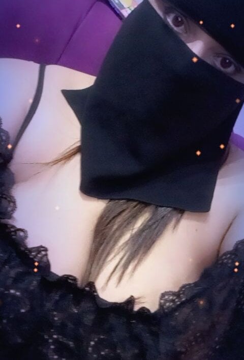 QueenBata live cam model at StripChat