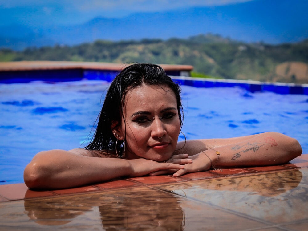 glamcambabes.com myomii_nixx livesex profile in bisexual cams