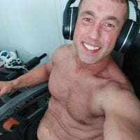 Playboydoin's Offline Chat Room