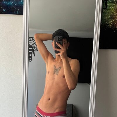 CYRUS_TAY