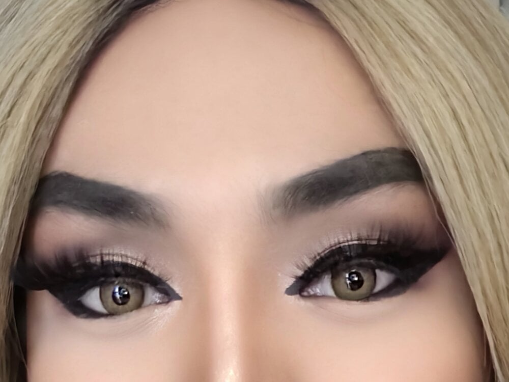 Miss_Lara69's Offline XXX Chat