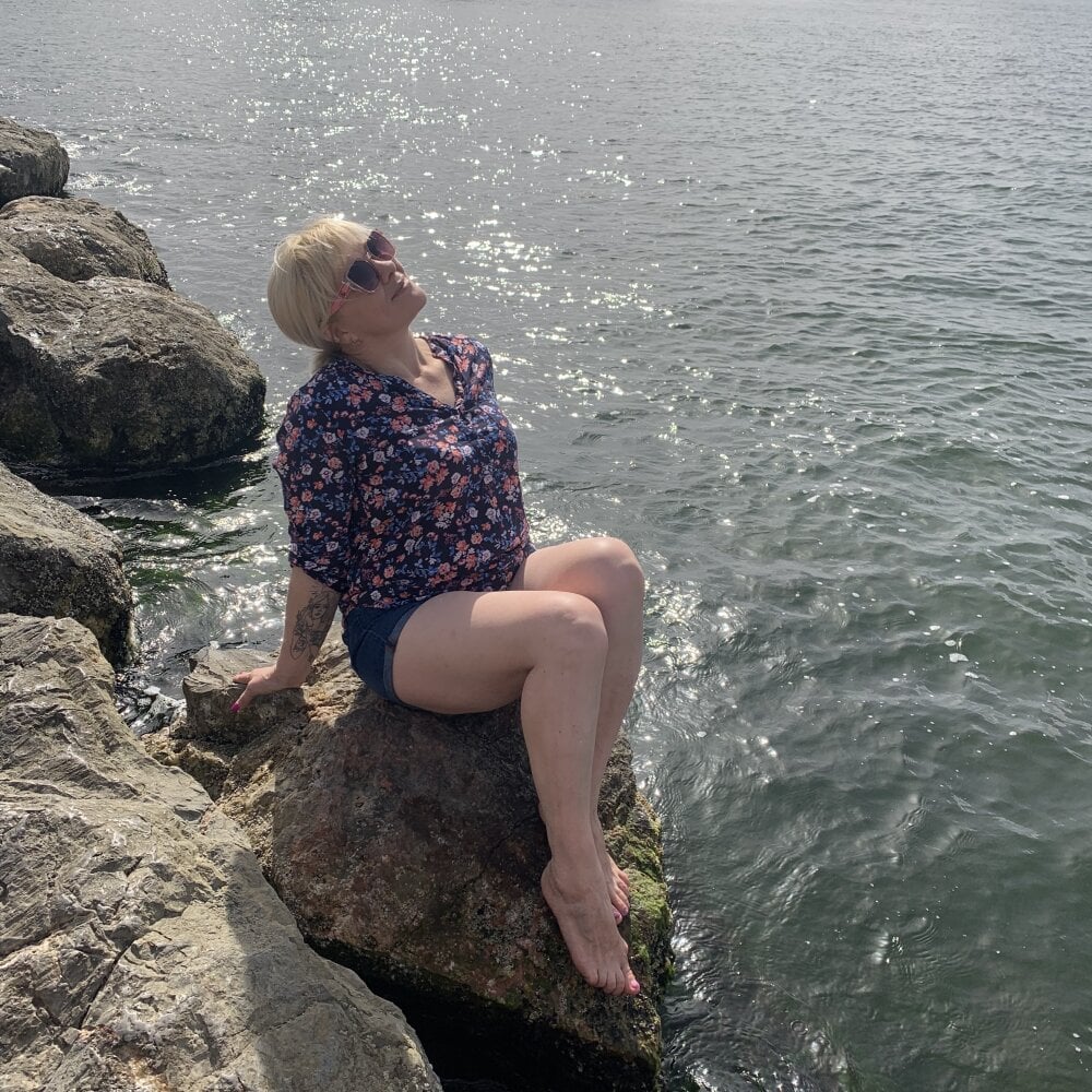Lia_Laguna77