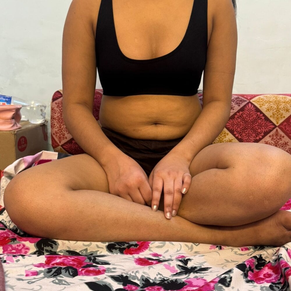 Hot__Mirchi live cam model at StripChat