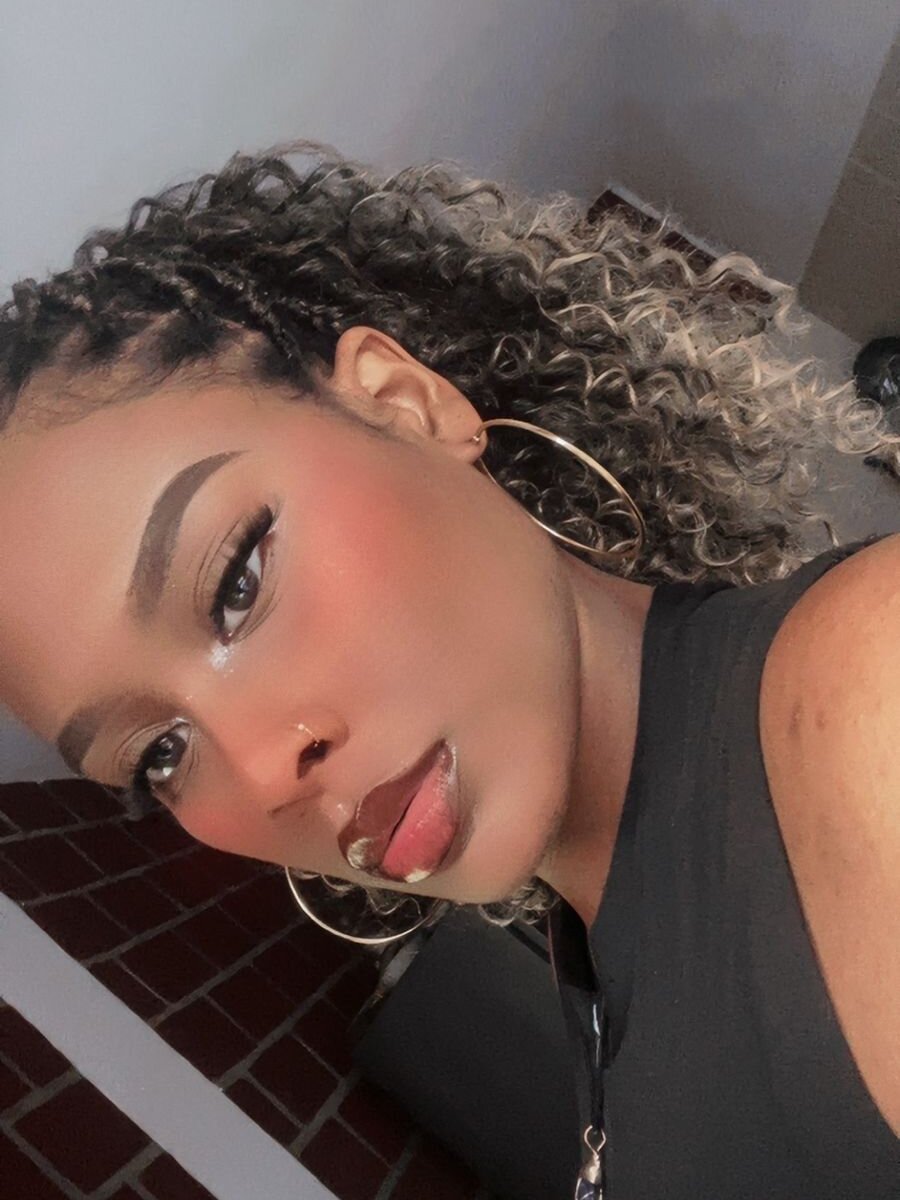 cam-performer.com asharkisses livesex profile in colombi cams