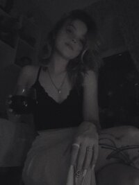 Ema_Mona's Offline XXX Chat