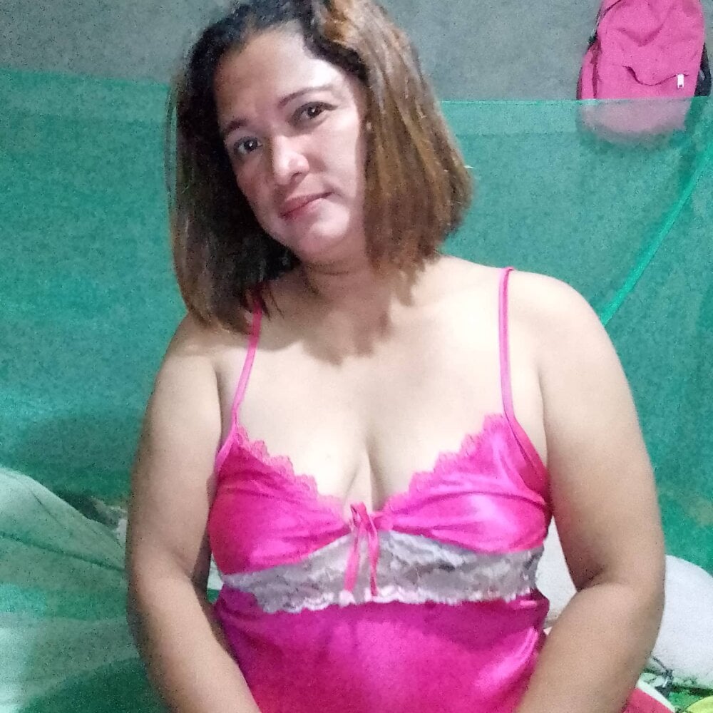 hott_scarlett live cam model at StripChat
