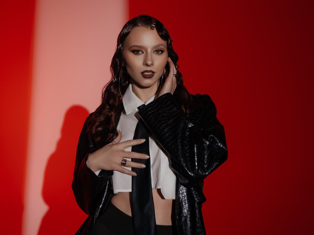 iluvcams.com arinakubrick livesex profile in somewhere-where-a-lot-of-love cams