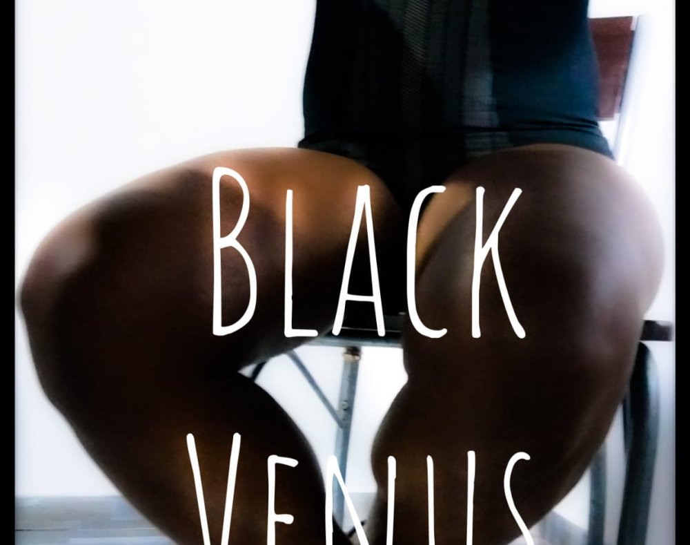 Black_venus1's Offline Chat Room