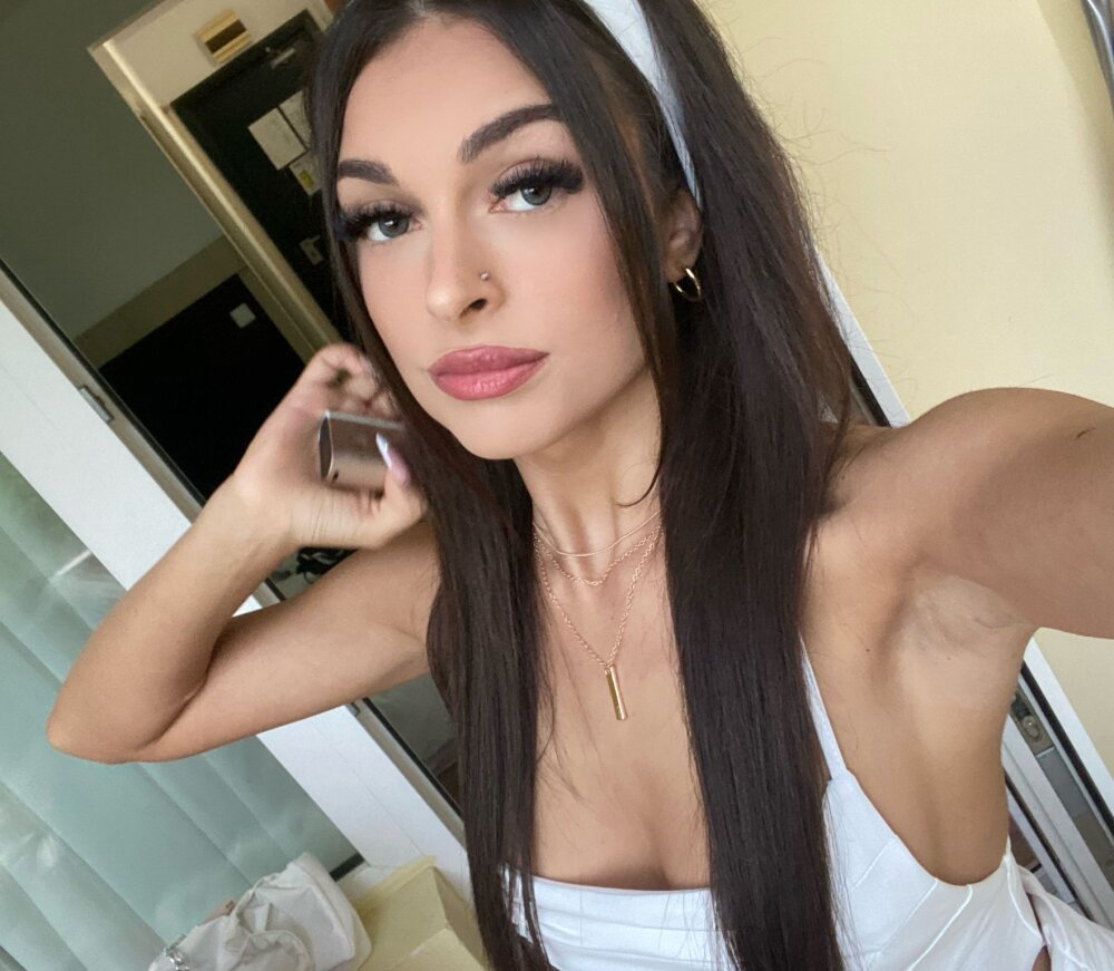 Live sex webcam photo for AngelinaCapri #289903126