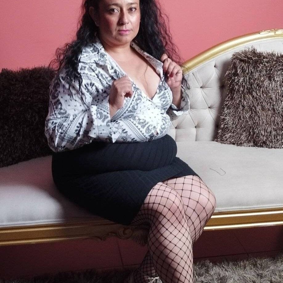 Live sex webcam photo for agathaxxx-69 #289975122