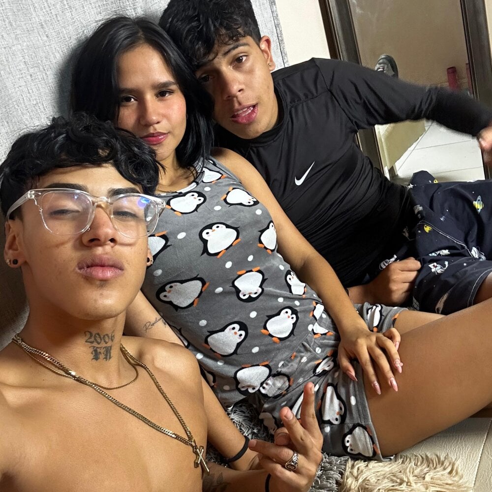 Skinnyfucked Adlı Modelin Çevrimdışı XXX Sohbeti