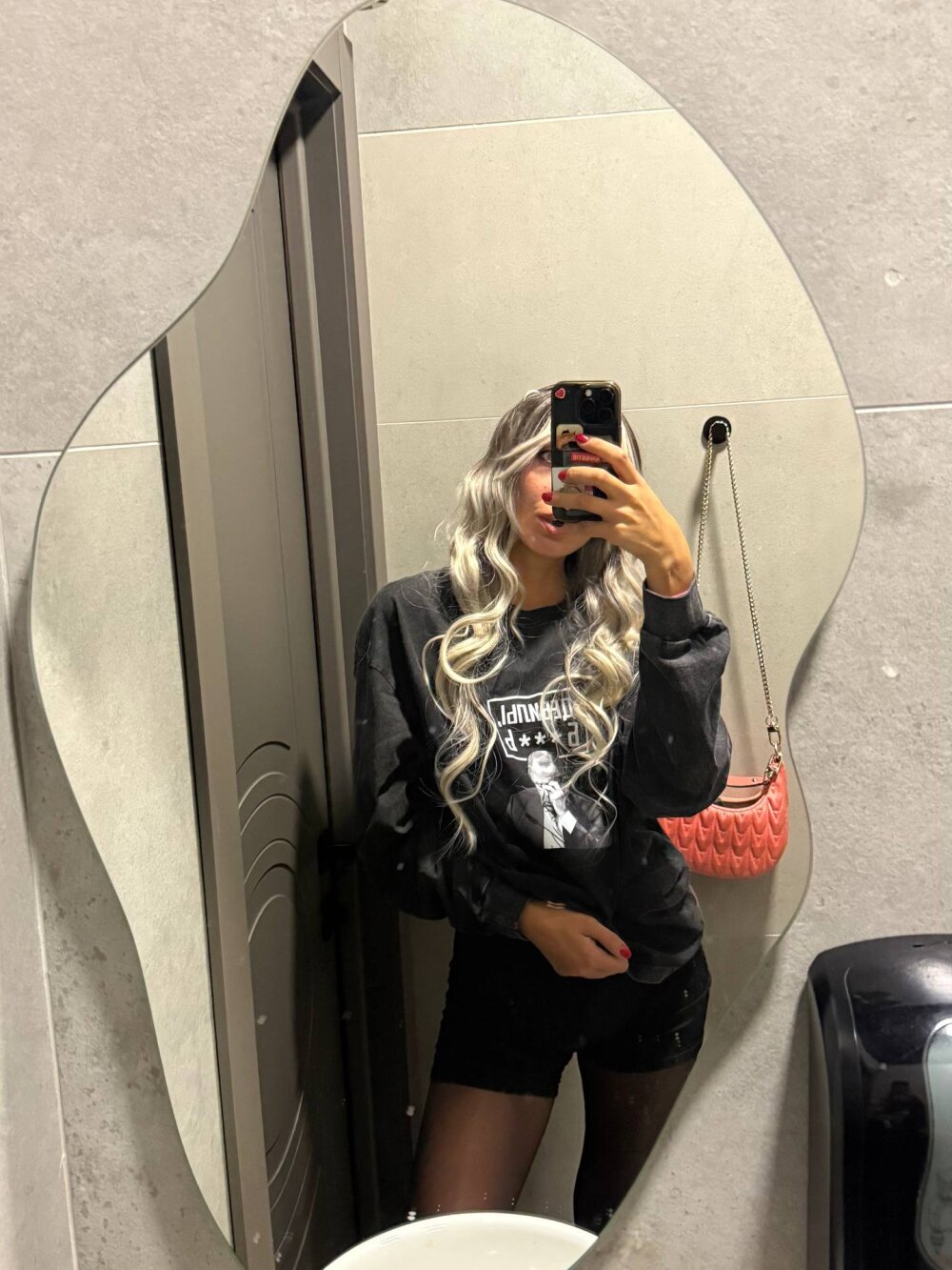 livesex.fan nuvika livesex profile in the-sea-of-desires cams