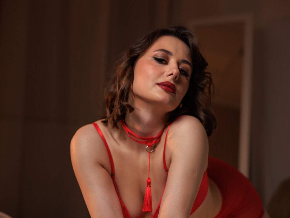 MonicaDrovine live cam model at StripChat